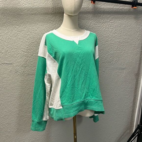 Sweaters - Green and White Sweatshirt